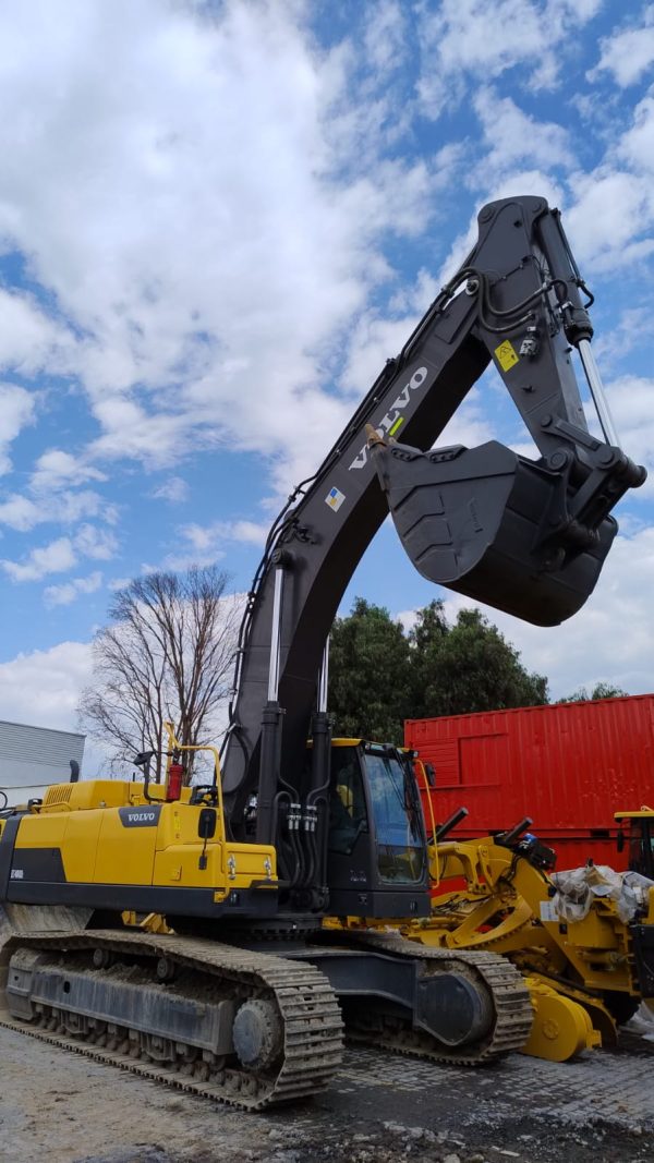 EXCAVADORA CADENAS EC480DL