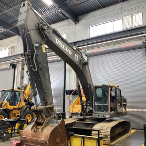 EXCAVADORA CADENAS EC300EL