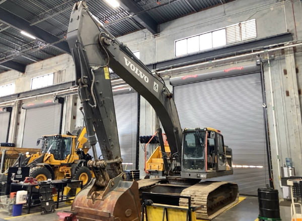 EXCAVADORA CADENAS EC300EL